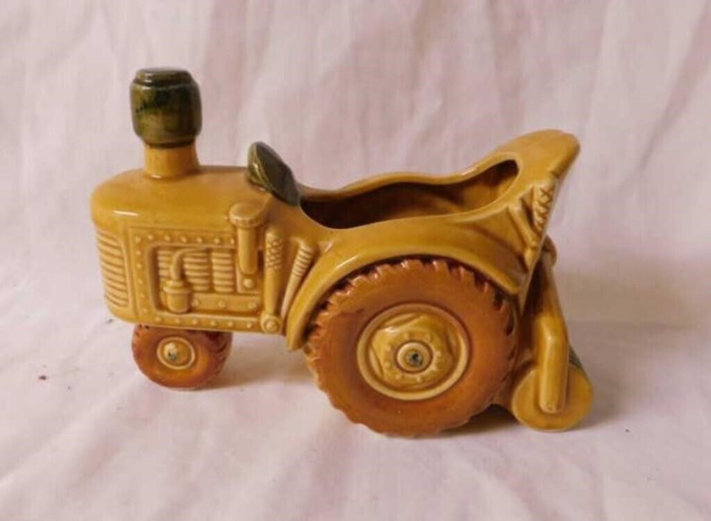 Relpo ceramic tractor planter -