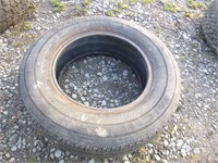 (1) Michelin P195/70R14 Tire