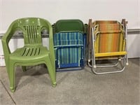 2 OUTDOOR LAWN CHAIRS & 4 FOLD UP LAWN CHAIRS