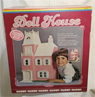 (NIB) Doll House