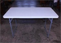 4' folding table w/ adjustable legs