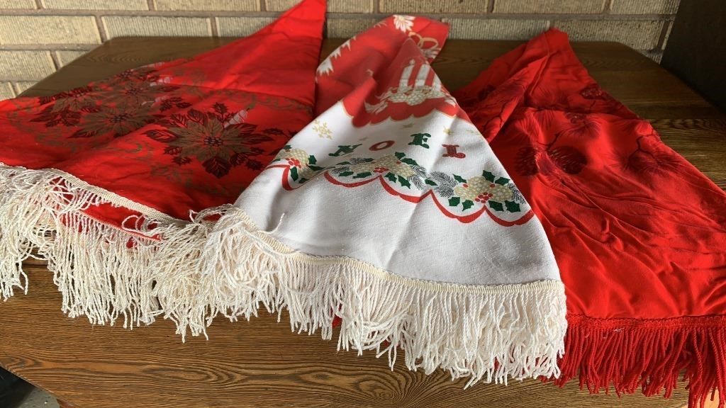 Vintage Christmas tablecloths, round fringed (3)