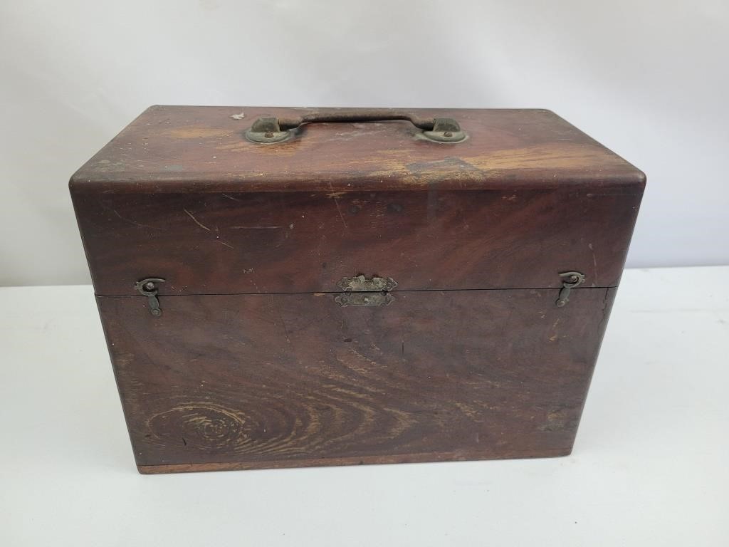 Keystone Dry Cell Battery box w/copper items