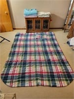 Queen Size Quilt, Blankets, and Flannel Bedding