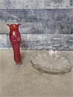 Glass bowl, red glass vase