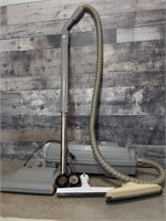Electrolux vacuum with attachments tested