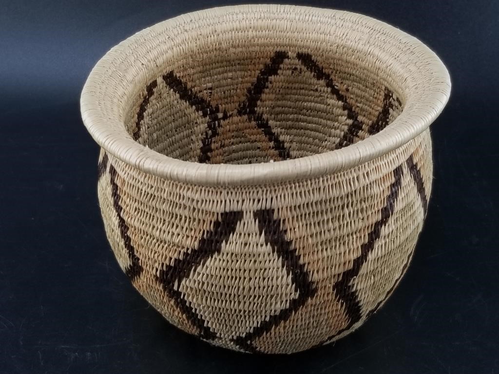 Tightly woven grass basket from Africa, 4.5" tall