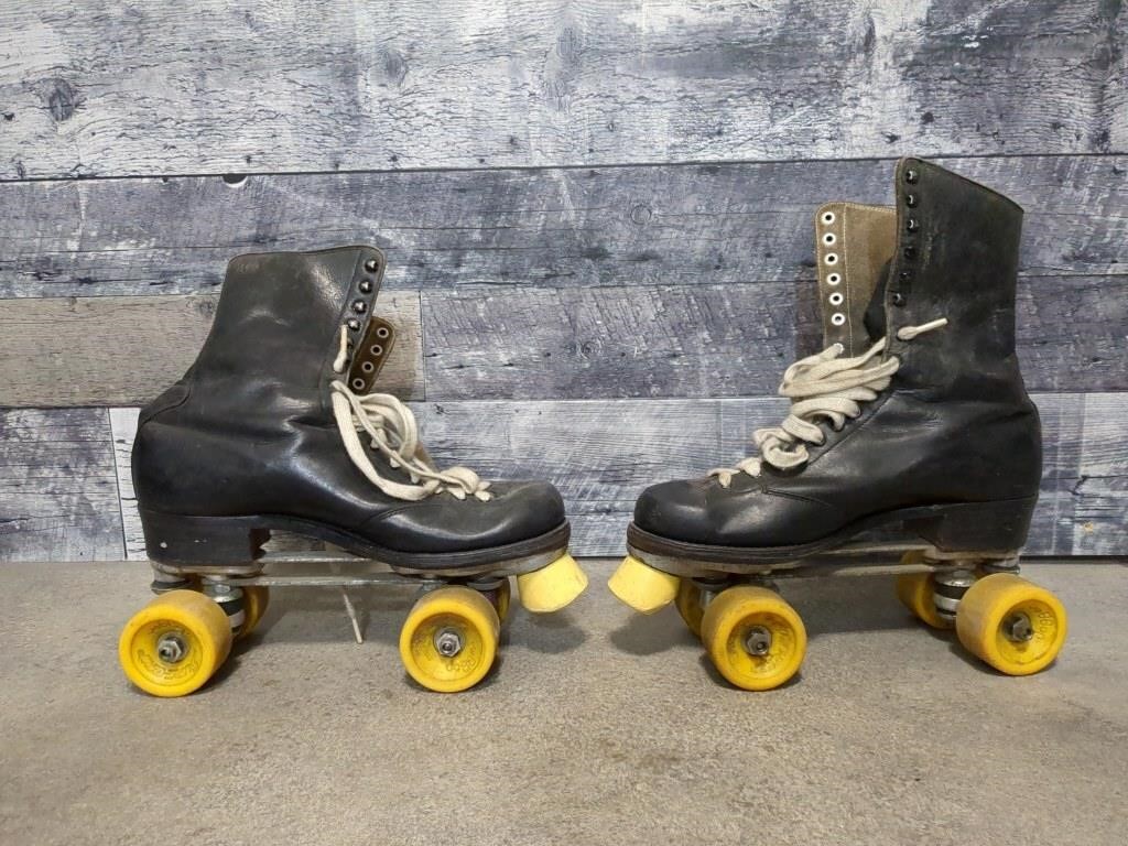 Vintage leather rollerskates size unknown