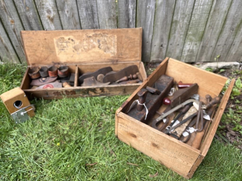 Cobbler’s kit and vintage tools