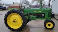 John Deere B tractor.Runs and drives.New back