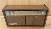General Electric AM/FM dual speaker vintage radio