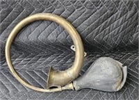 Antique automobile horn