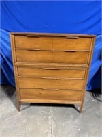 Wood 5 drawer dresser, dimensions are 40 x 19 x