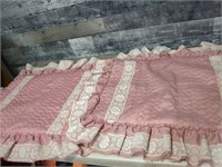 Twin pink comforter with pillow covers