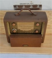 1948 Westinghouse portable radio Model H-165