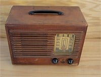 1942 Emerson Model EC 425 radio, Box needs