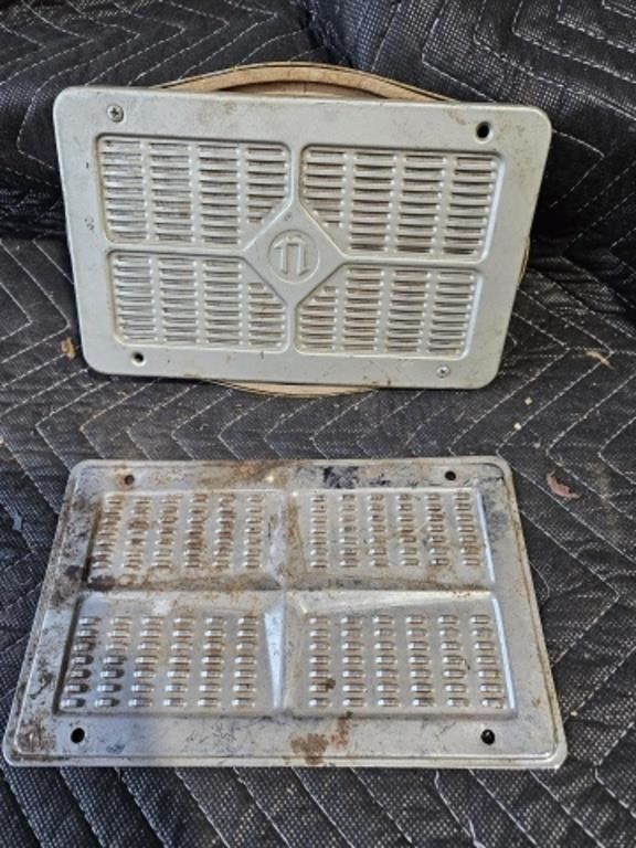 Auto speaker grills
