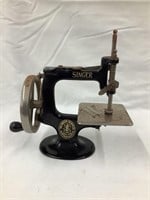 Singer Child’s Sewing Machine, Moves Freely, 7”T