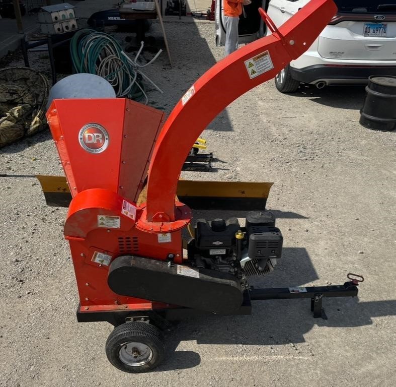 Wood Chipper ( NO SHIPPING)