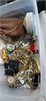 Lot with costume jewelry