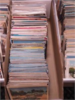 Approximately 1,000 vintage postcards including