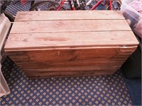 Garden storage trunk with galvanized bucket,