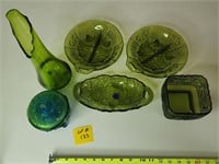 5 Pieces of Green Glass, 1 Green Carnival Glass
