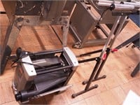 Craftsman planer with roller bars