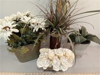 Decorative fake flower arrangements
