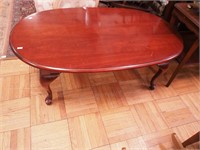 Oval coffee table with cabriole legs