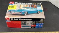 AMT 1/25 scale 1966 Buick Riviera Lowrider Model