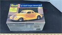 Revelle 1/24 scale 1937 Ford Coupe St. Rod Model