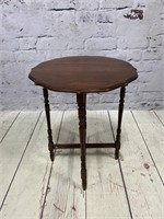 Antique Federal Style Walnut Side Table