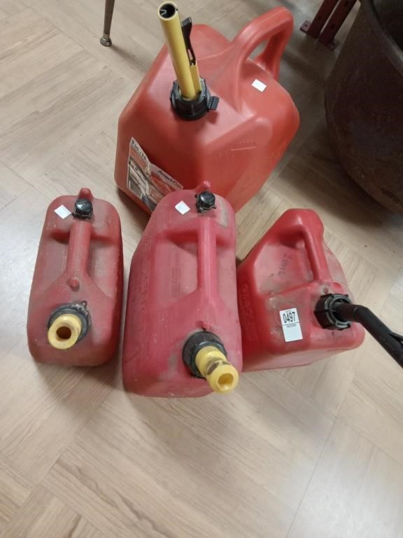 >4 Gas cans