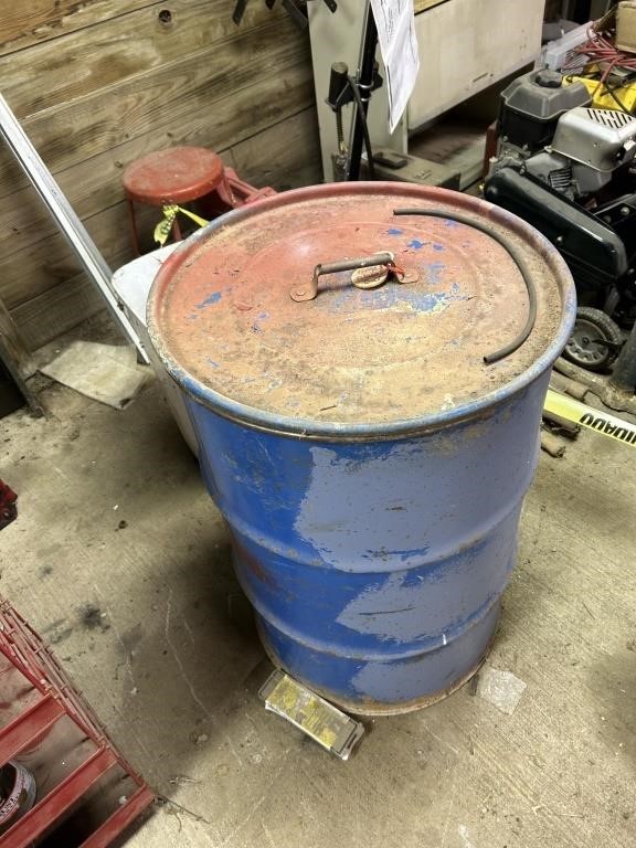 Metal 55 gallon barrel with lid
