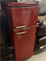 Red galant refrigerator/freezer. Powers on.