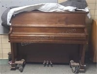 Yamaha upright piano. Includes dust cover and