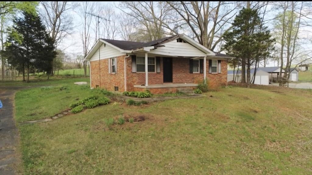 3 Bed 1 Bath Brick Home - Personal Property - 210 Boss Brown