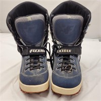 Flexible Size 10 ski/snowboard boots.
