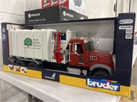 Mack Bruder Toy Recycling Truck