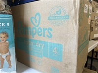 Box of Pampers Baby Dry Diapers in Size 4 - 186