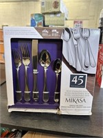 45 piece mikasa service for 8 people utensil set