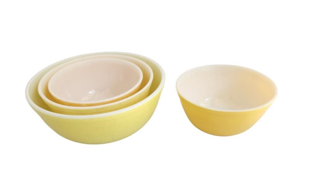 Pyrex Nesting Bowls & Extra Bowl