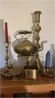 10 pieces of brass, including three candlesticks,