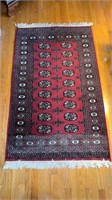 Small Persian carpet rug, with full tied fringe