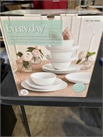 Everyday Porcelain Dinnerware Set New