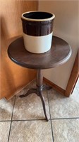 Round top side table, with a brown and white