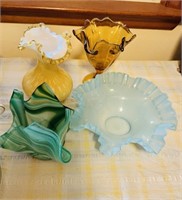 4 four vintage pieces of colored glass vase