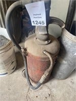 Vintage can pump