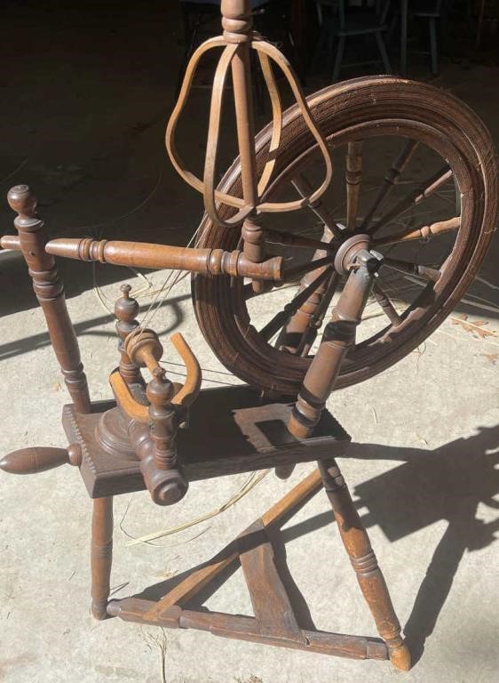 Antique Spinning Wheel, Yarn, Wool, Flax